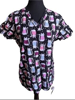 Cat-Print Short Sleeve V-Neck Top in Black and Pink